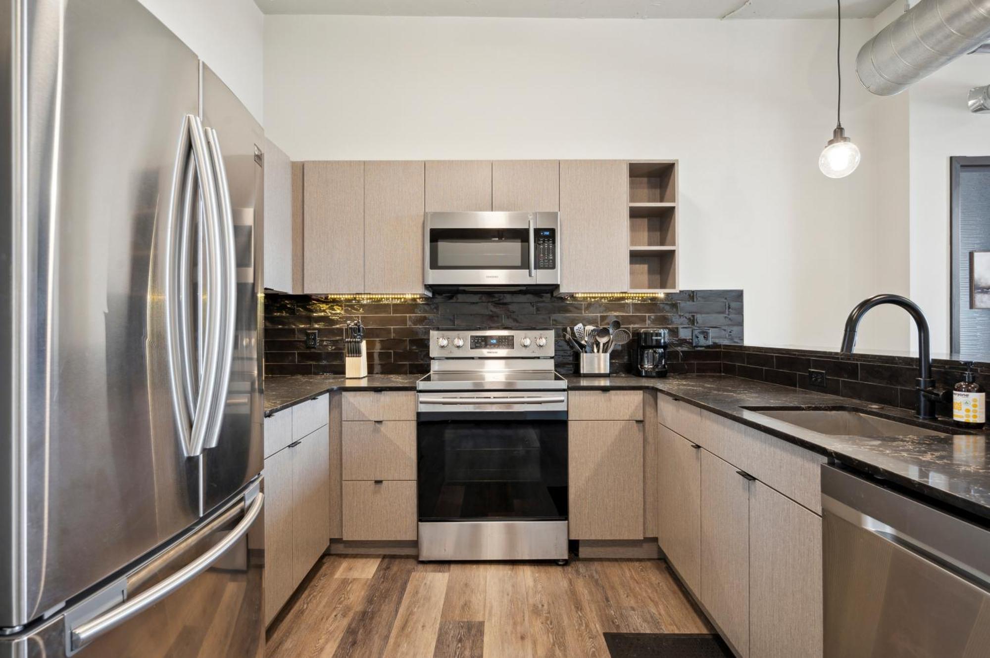 Large 3Br Apts & Studios, Free Parking, Gym, Game Room Philadelphia Exterior photo